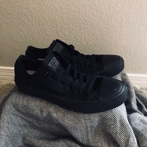 All black converse- never worn